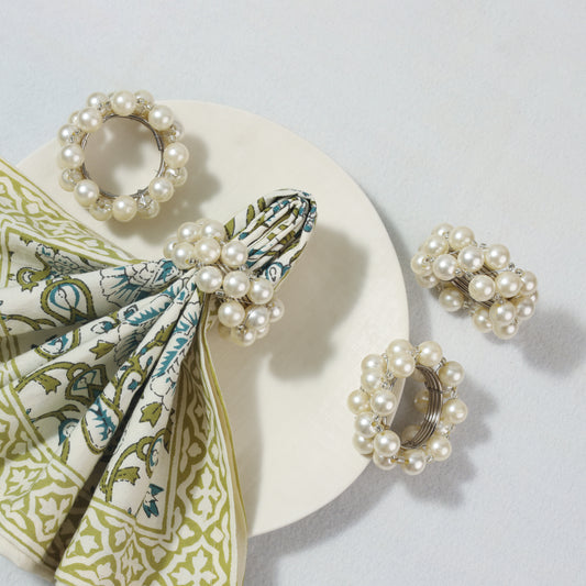 Pearl Elegance Napkin Ring